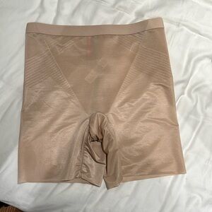 Spanx Invisible Shaping Girlshort